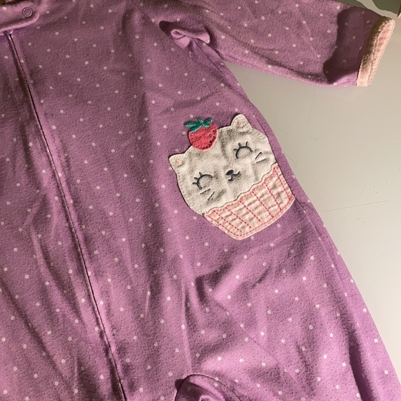 Carter’s summerweight zipped footie jammies - Picture 2 of 3
